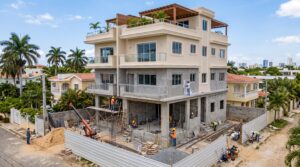 Obra de construcción residencial ilustrando el costo del metro cuadrado en República Dominicana