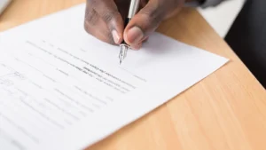 Redacción de una cláusula de arbitraje en un contrato comercial en República Dominicana